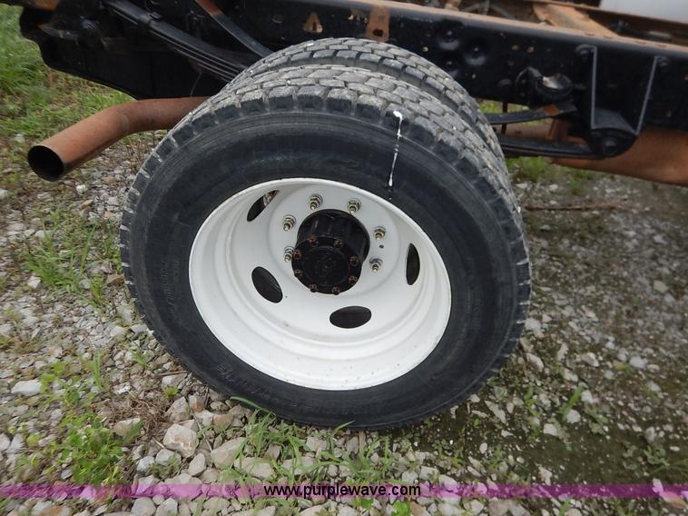 image for item K1502 2000 Ford F550 Super Duty Crew Cab truck cab and chassis