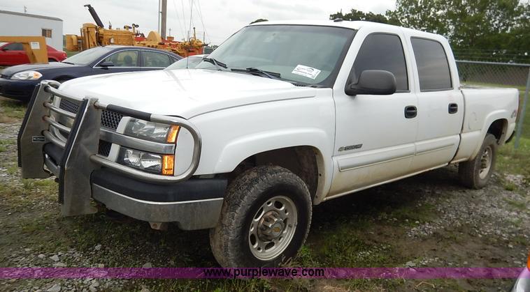 image for item K1503 2003 Chevrolet Silverado 1500HD LT Crew Cab pickup truck