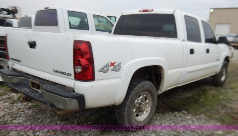 image for item K1503 2003 Chevrolet Silverado 1500HD LT Crew Cab pickup truck