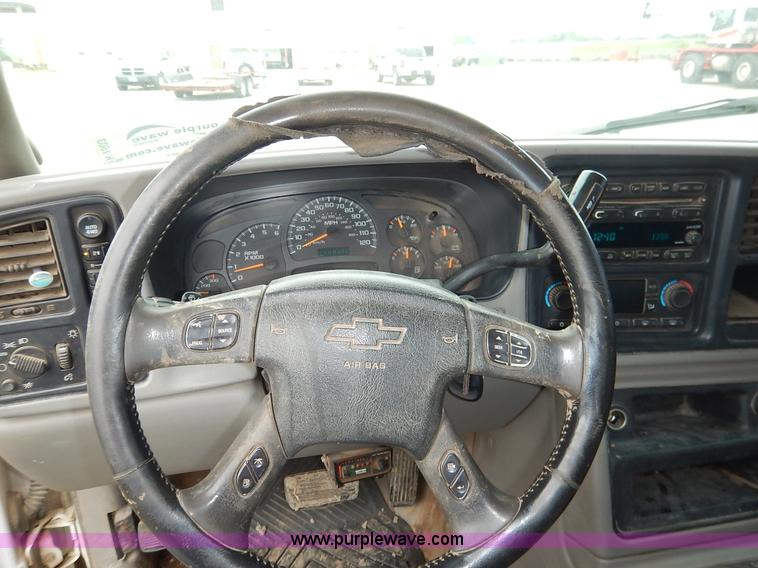 image for item K1503 2003 Chevrolet Silverado 1500HD LT Crew Cab pickup truck