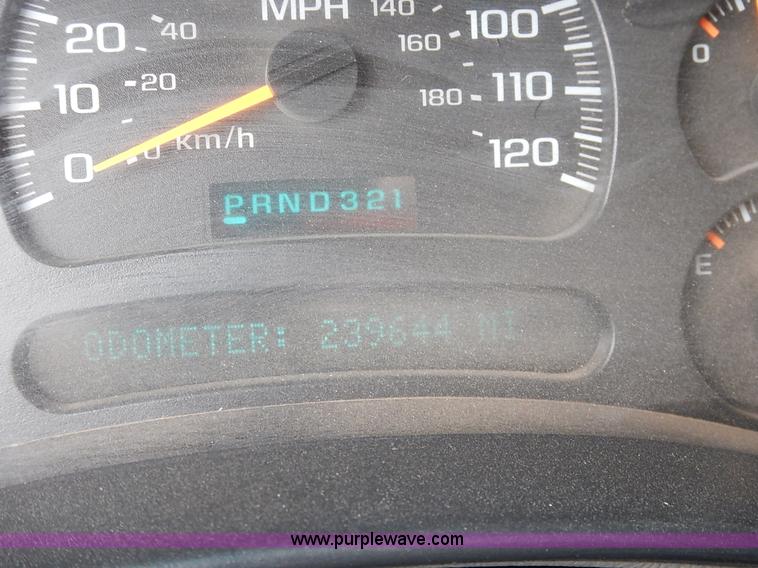 image for item K1503 2003 Chevrolet Silverado 1500HD LT Crew Cab pickup truck