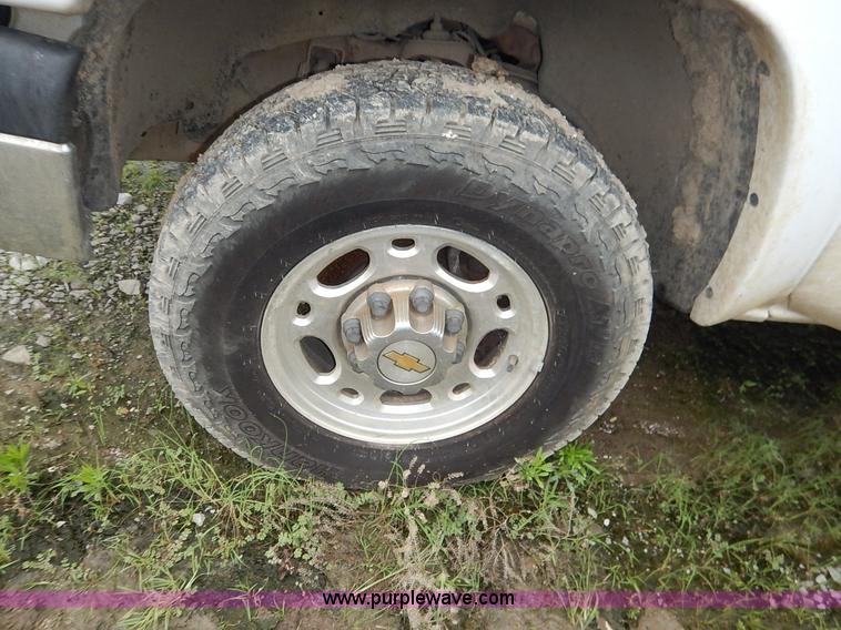 image for item K1503 2003 Chevrolet Silverado 1500HD LT Crew Cab pickup truck