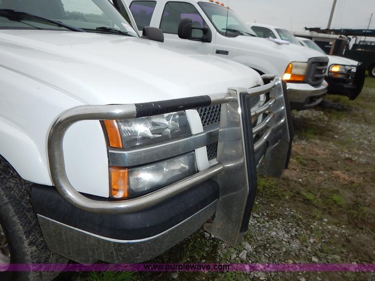 image for item K1503 2003 Chevrolet Silverado 1500HD LT Crew Cab pickup truck