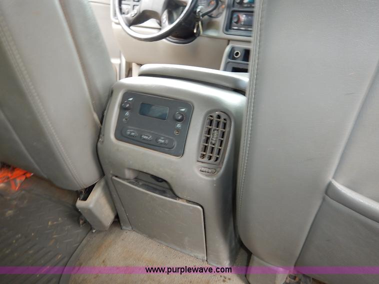 image for item K1503 2003 Chevrolet Silverado 1500HD LT Crew Cab pickup truck