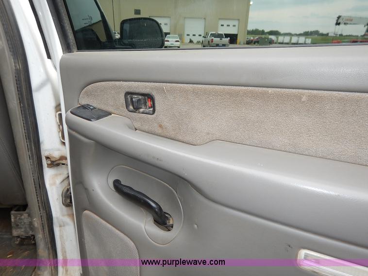 image for item K1503 2003 Chevrolet Silverado 1500HD LT Crew Cab pickup truck