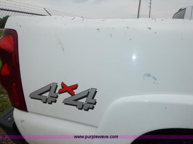 image for item K1503 2003 Chevrolet Silverado 1500HD LT Crew Cab pickup truck