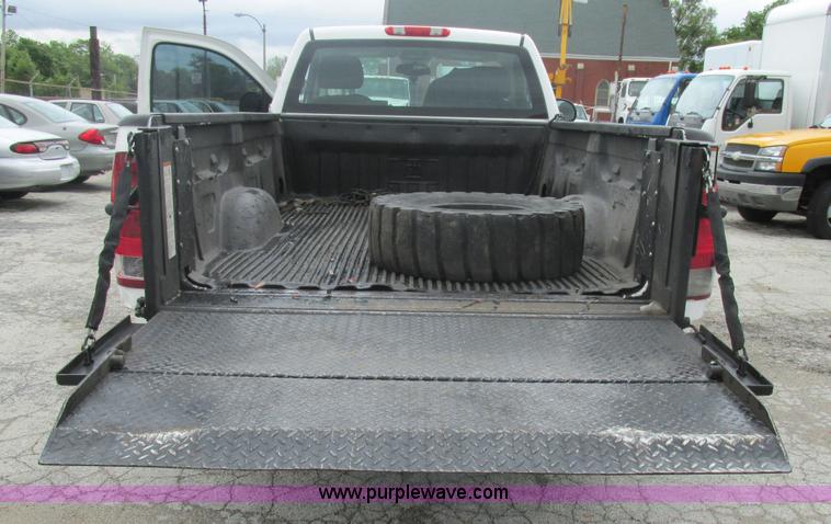 image for item K5064 2009 GMC Sierra 1500 pickup truck