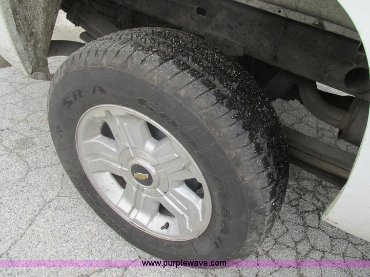 image for item K5064 2009 GMC Sierra 1500 pickup truck