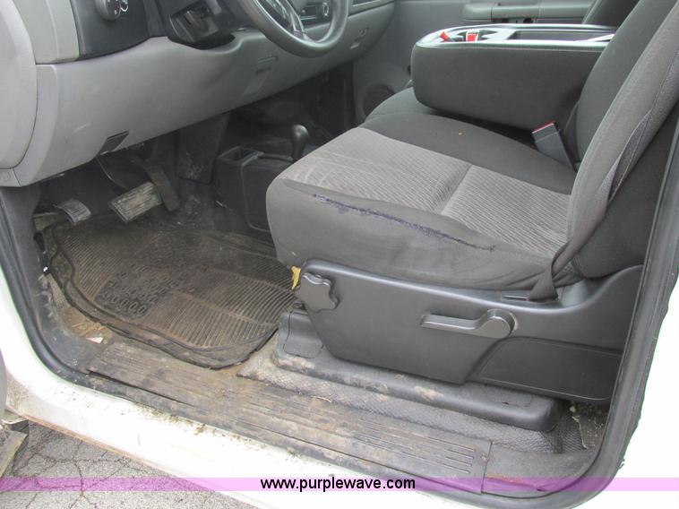 image for item K5064 2009 GMC Sierra 1500 pickup truck