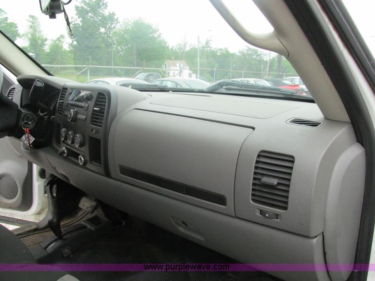 image for item K5064 2009 GMC Sierra 1500 pickup truck