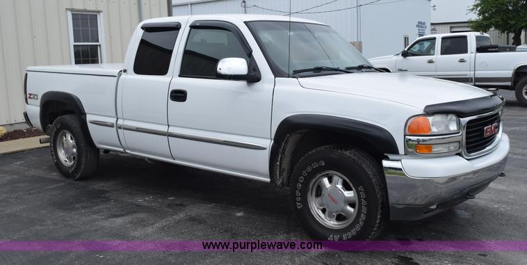 image for item K6110 2002 GMC Sierra 1500 Ext. Cab pickup truck