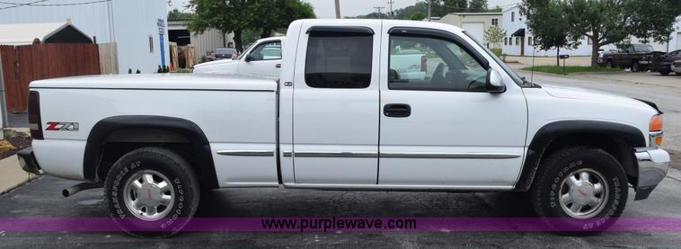 image for item K6110 2002 GMC Sierra 1500 Ext. Cab pickup truck