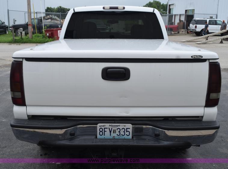 image for item K6110 2002 GMC Sierra 1500 Ext. Cab pickup truck