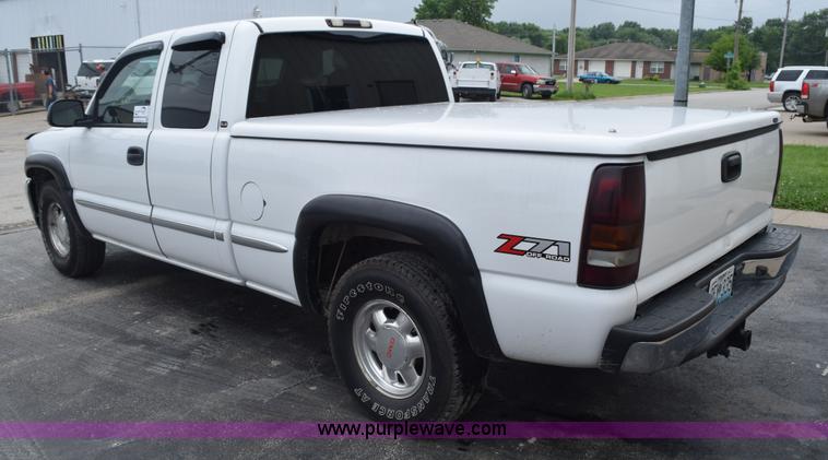 image for item K6110 2002 GMC Sierra 1500 Ext. Cab pickup truck