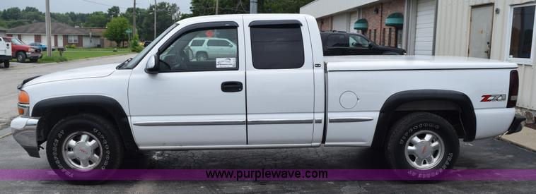image for item K6110 2002 GMC Sierra 1500 Ext. Cab pickup truck