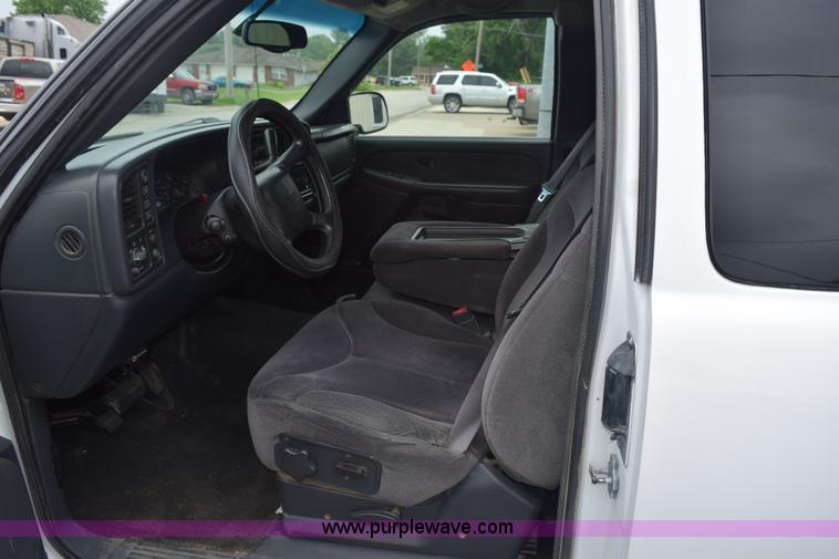 image for item K6110 2002 GMC Sierra 1500 Ext. Cab pickup truck