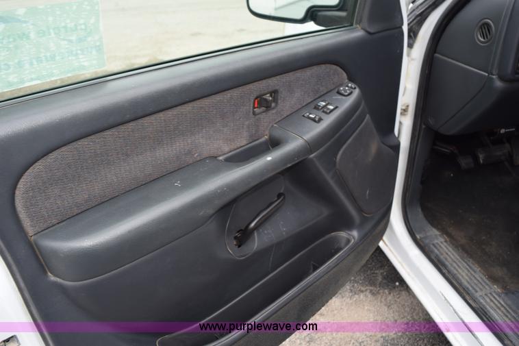 image for item K6110 2002 GMC Sierra 1500 Ext. Cab pickup truck