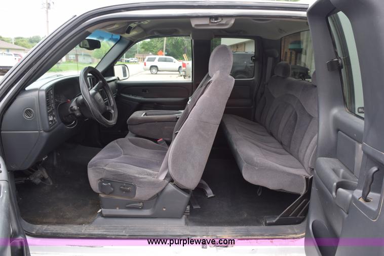 image for item K6110 2002 GMC Sierra 1500 Ext. Cab pickup truck