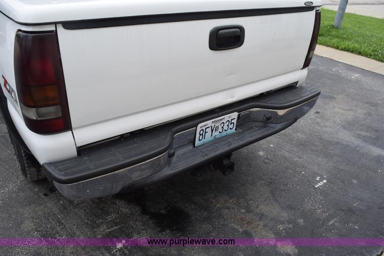 image for item K6110 2002 GMC Sierra 1500 Ext. Cab pickup truck