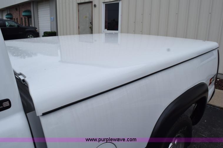 image for item K6110 2002 GMC Sierra 1500 Ext. Cab pickup truck