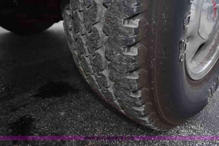 image for item K6110 2002 GMC Sierra 1500 Ext. Cab pickup truck