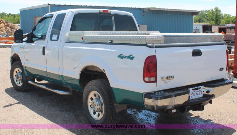 image for item K6904 2005 Ford F250 Super Duty XLT SuperCab pickup truck