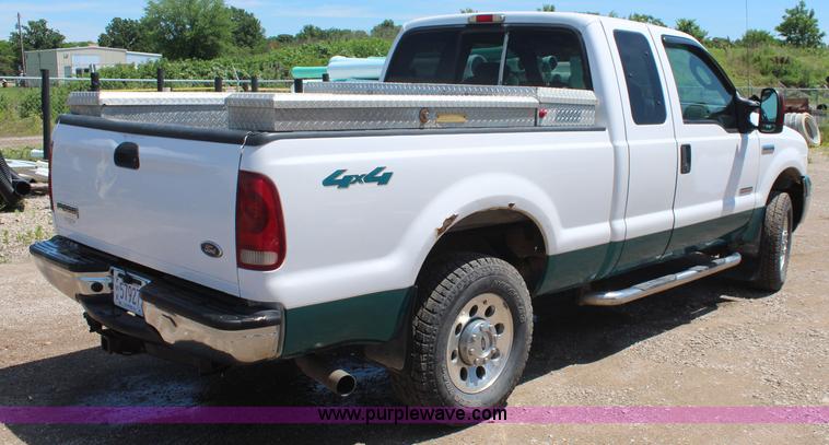 image for item K6904 2005 Ford F250 Super Duty XLT SuperCab pickup truck