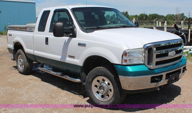 image for item K6904 2005 Ford F250 Super Duty XLT SuperCab pickup truck