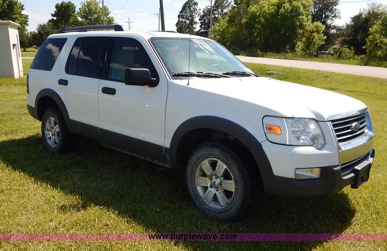 image for item K7460 2006 Ford Explorer XLT SUV