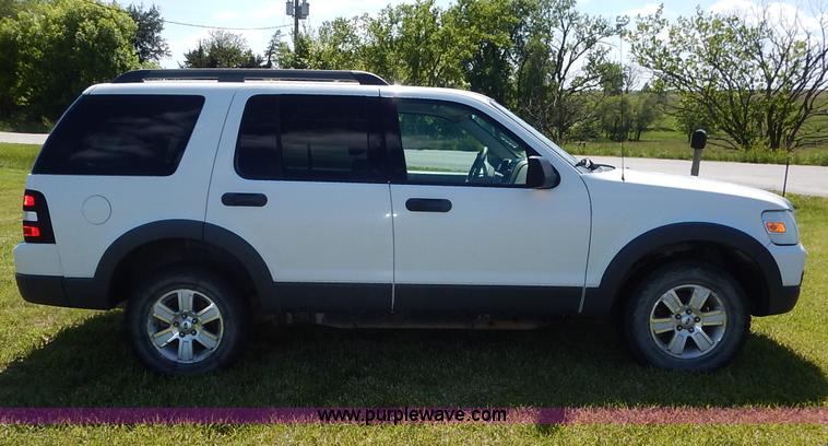 image for item K7460 2006 Ford Explorer XLT SUV