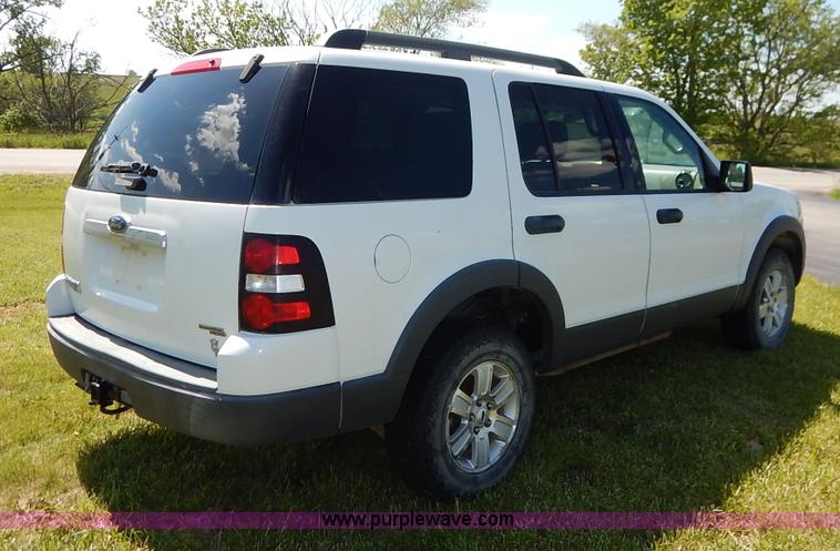 image for item K7460 2006 Ford Explorer XLT SUV