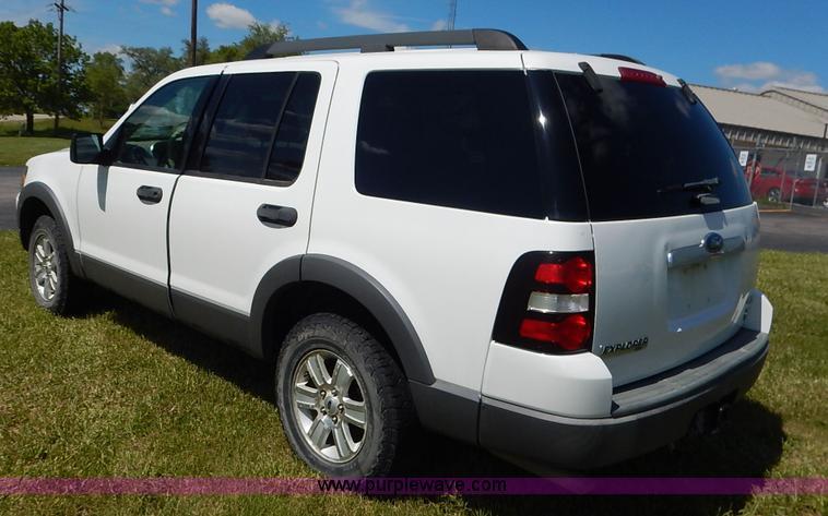 image for item K7460 2006 Ford Explorer XLT SUV