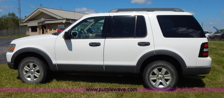 image for item K7460 2006 Ford Explorer XLT SUV