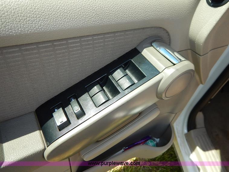 image for item K7460 2006 Ford Explorer XLT SUV