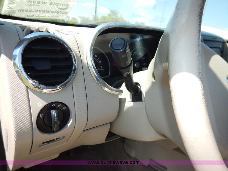 image for item K7460 2006 Ford Explorer XLT SUV