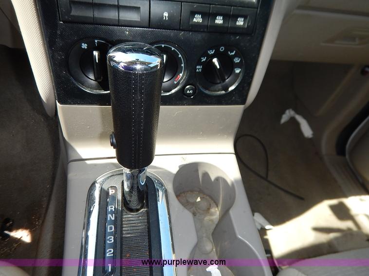 image for item K7460 2006 Ford Explorer XLT SUV