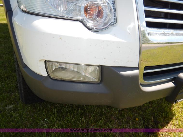 image for item K7460 2006 Ford Explorer XLT SUV