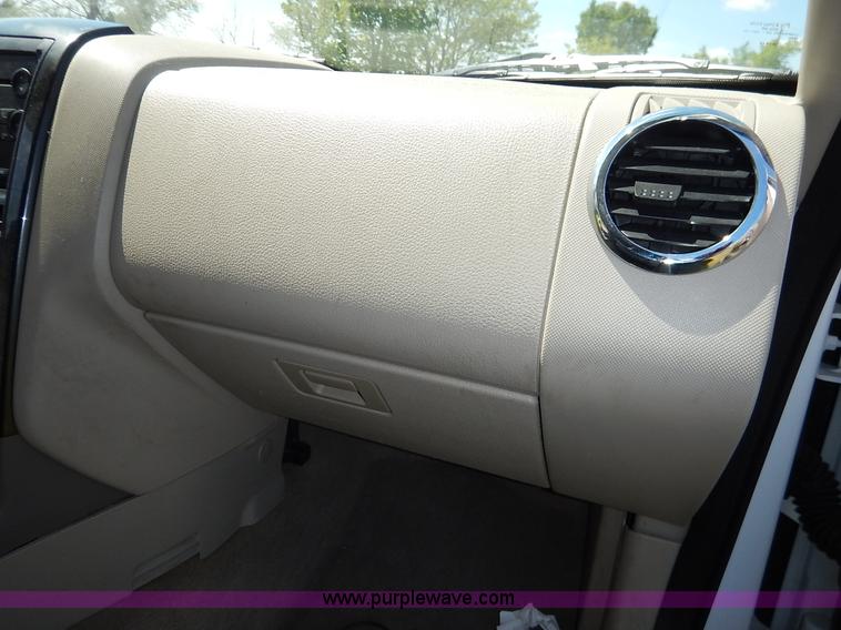 image for item K7460 2006 Ford Explorer XLT SUV