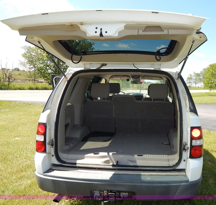 image for item K7460 2006 Ford Explorer XLT SUV