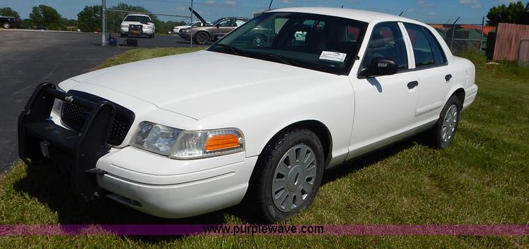 image for item K7463 2007 Ford Crown Victoria Police Interceptor