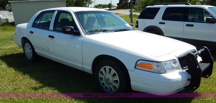 image for item K7463 2007 Ford Crown Victoria Police Interceptor