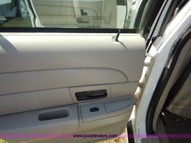 image for item K7463 2007 Ford Crown Victoria Police Interceptor