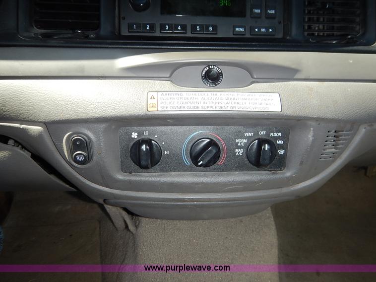 image for item K7463 2007 Ford Crown Victoria Police Interceptor