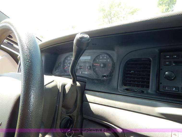 image for item K7463 2007 Ford Crown Victoria Police Interceptor