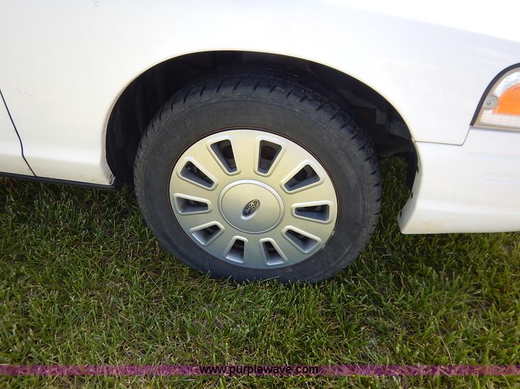 image for item K7463 2007 Ford Crown Victoria Police Interceptor