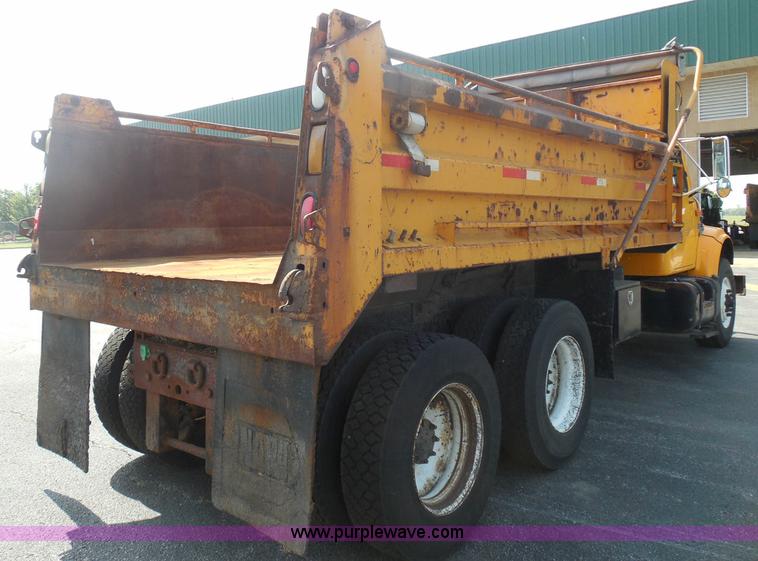 image for item K7521 2000 International 4900 dump truck