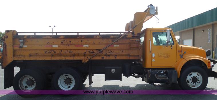 image for item K7521 2000 International 4900 dump truck