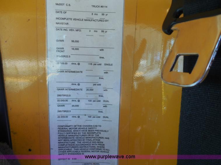 image for item K7521 2000 International 4900 dump truck