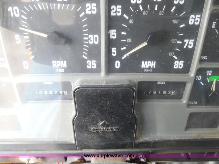 image for item K7521 2000 International 4900 dump truck