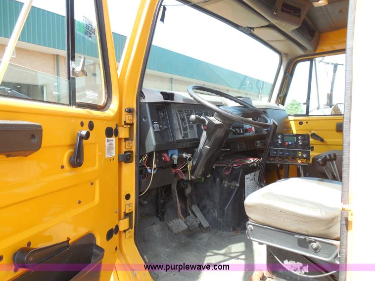 image for item K7521 2000 International 4900 dump truck
